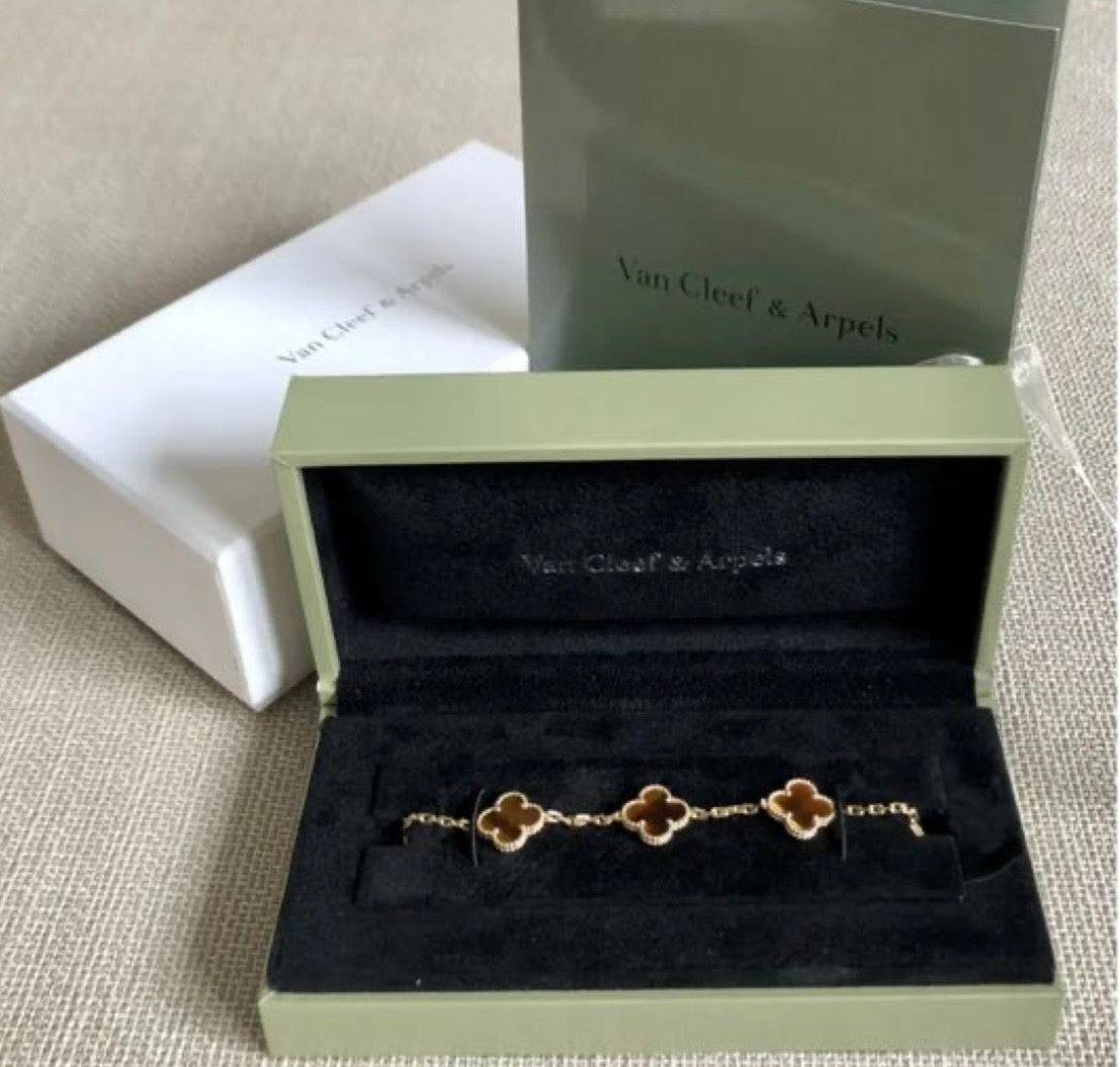 Vintage Alhambra bracelet, 5 motifs
18K yellow gold 925, Tiger Eye